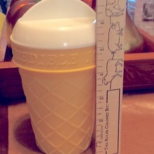 Vtg classic. The Incredible Ice Cream Machine 1986